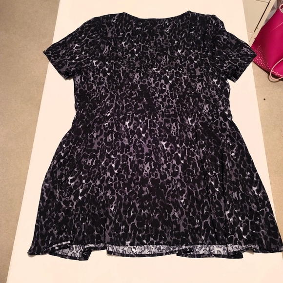 Beautiful Torrid Blouse - Picture 2 of 5